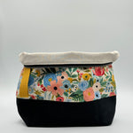 Load image into Gallery viewer, Sac à projet moyen / Medium project bag – ZIP - Wildwood Garden Party - bleu
