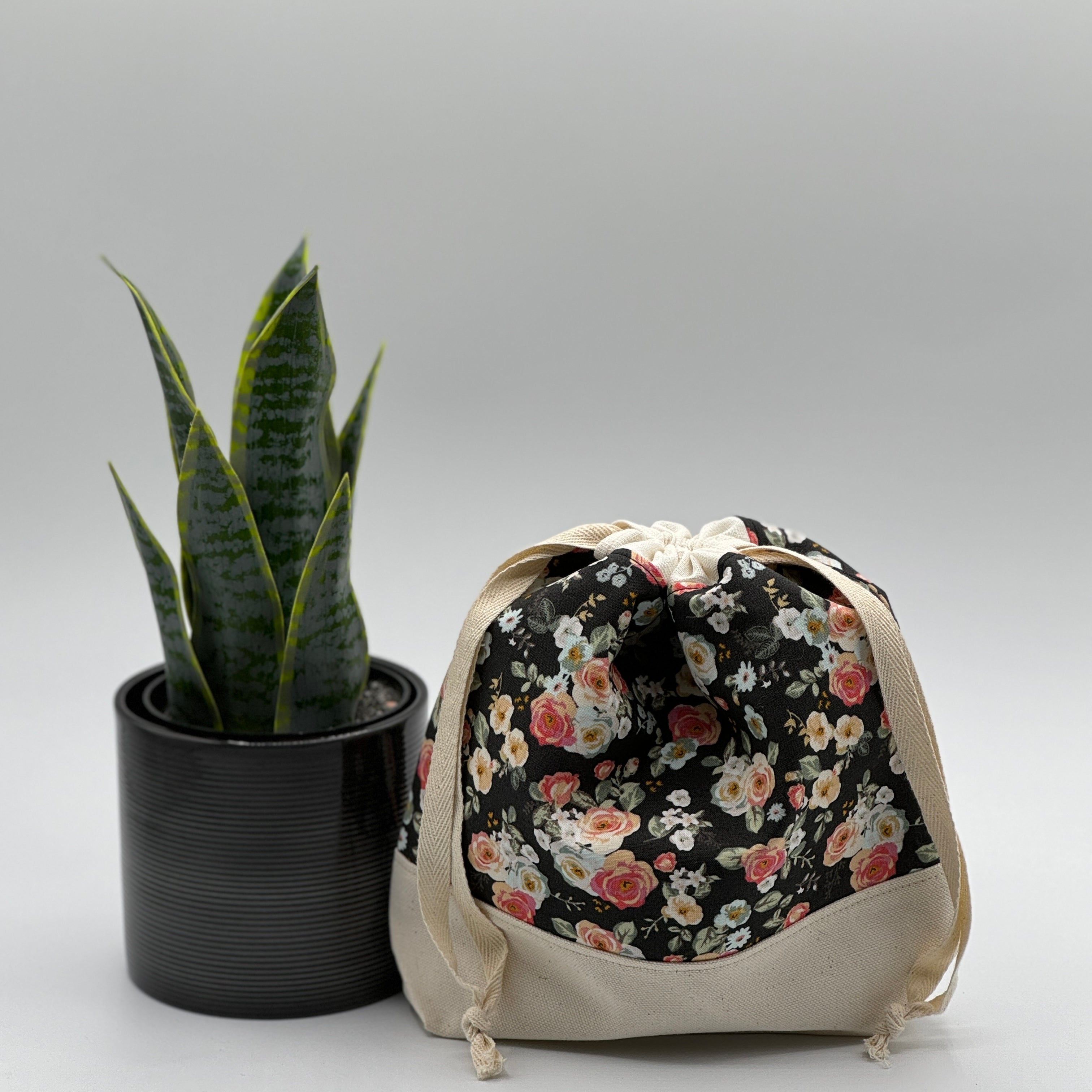 Petit sac à projet / Small project bag - Gingham Gardens - Floral Charcoal