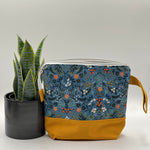 Load image into Gallery viewer, Petit sac à projet / Small project bag - ZIP - Bon Voyage - Wildwood - Bleu
