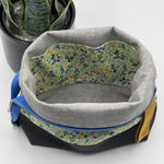 Load image into Gallery viewer, Petit sac à projet / Small project bag - ZIP - Bramble - Iris, crème
