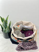 Load image into Gallery viewer, Sac à projet moyen / Medium project bag – ZIP - Wildwood Garden Party - bleu
