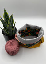 Load image into Gallery viewer, Petit sac à projet / Small project bag - ZIP - Camont - Poppy Fields - Noir

