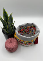 Load image into Gallery viewer, Petit sac à projet / Small project bag - ZIP - Wildwood - Petite Garden Party – Crème
