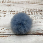 Load image into Gallery viewer, Pompons en fourrure recyclée / Recycled Fur Pompoms
