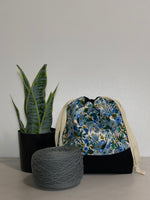Charger l&#39;image dans la galerie, Petit sac à projet / Small project bag – Petite Garden Party - Bleu

