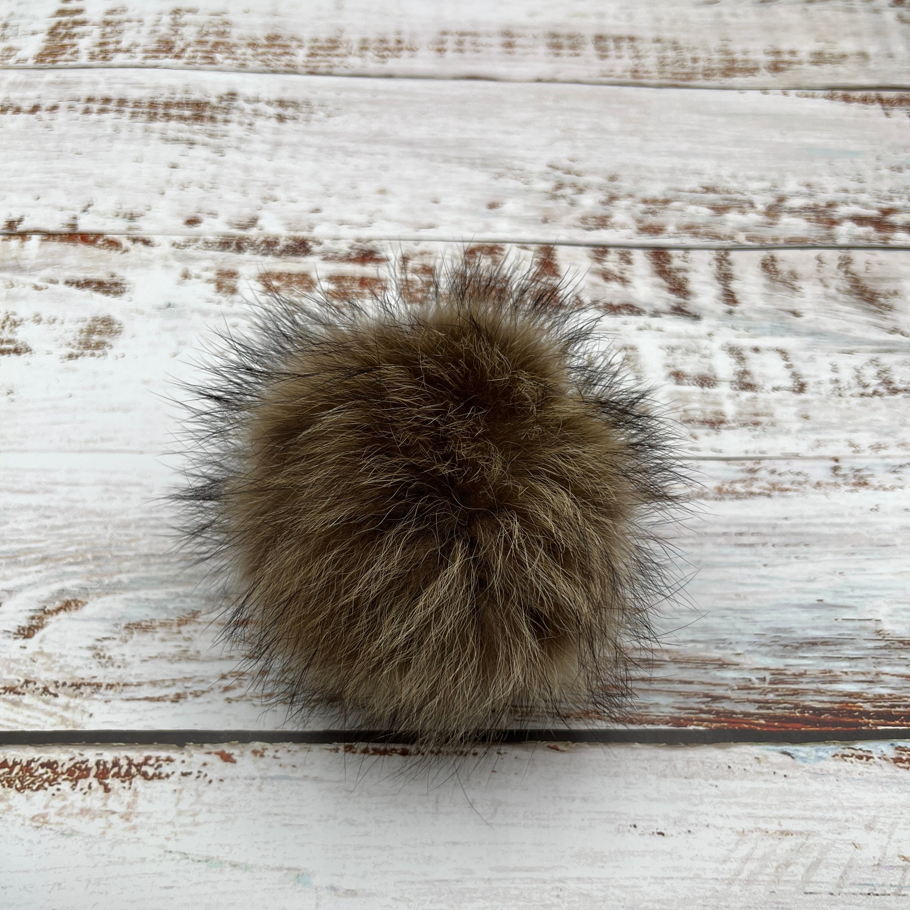 Pompons en fourrure recyclée / Recycled Fur Pompoms