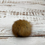 Charger l&#39;image dans la galerie, Pompons en fourrure recyclée / Recycled Fur Pompoms
