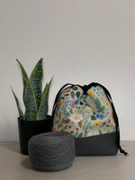 Load image into Gallery viewer, Petit sac à projet / Small project bag - Strawberry Fields – Mint

