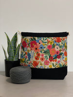 Load image into Gallery viewer, Sac à projet moyen / Medium project bag – Wildwood Garden Party - Rose
